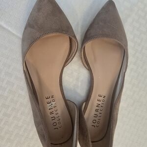 Journee Collection Taupe Pointed Flats